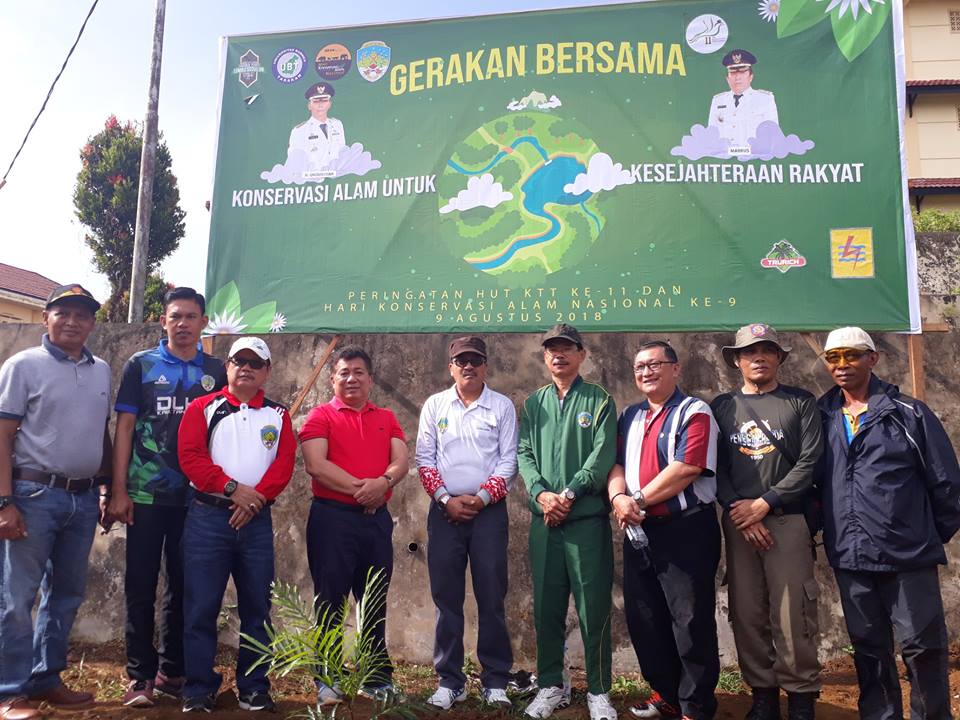 Dalam Rangka HUT KTT ke-11 dan HKAN ke-9 Pemerintah Gelar Gerakan menanam pohon bersama
